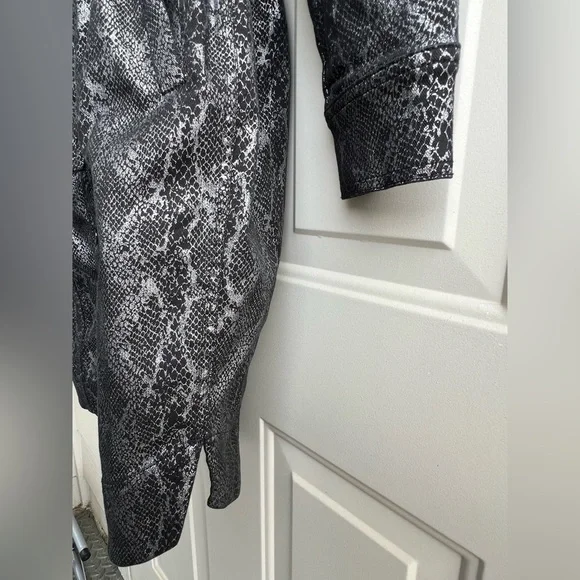 White House Black Market Animal-Print Foil Shirt Dress Size 2P - Picture 6 of 12